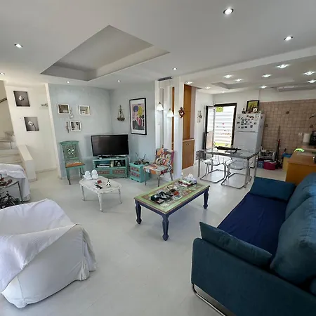 Stylish, Quiet 800m From The Beach, Pernera Vilă